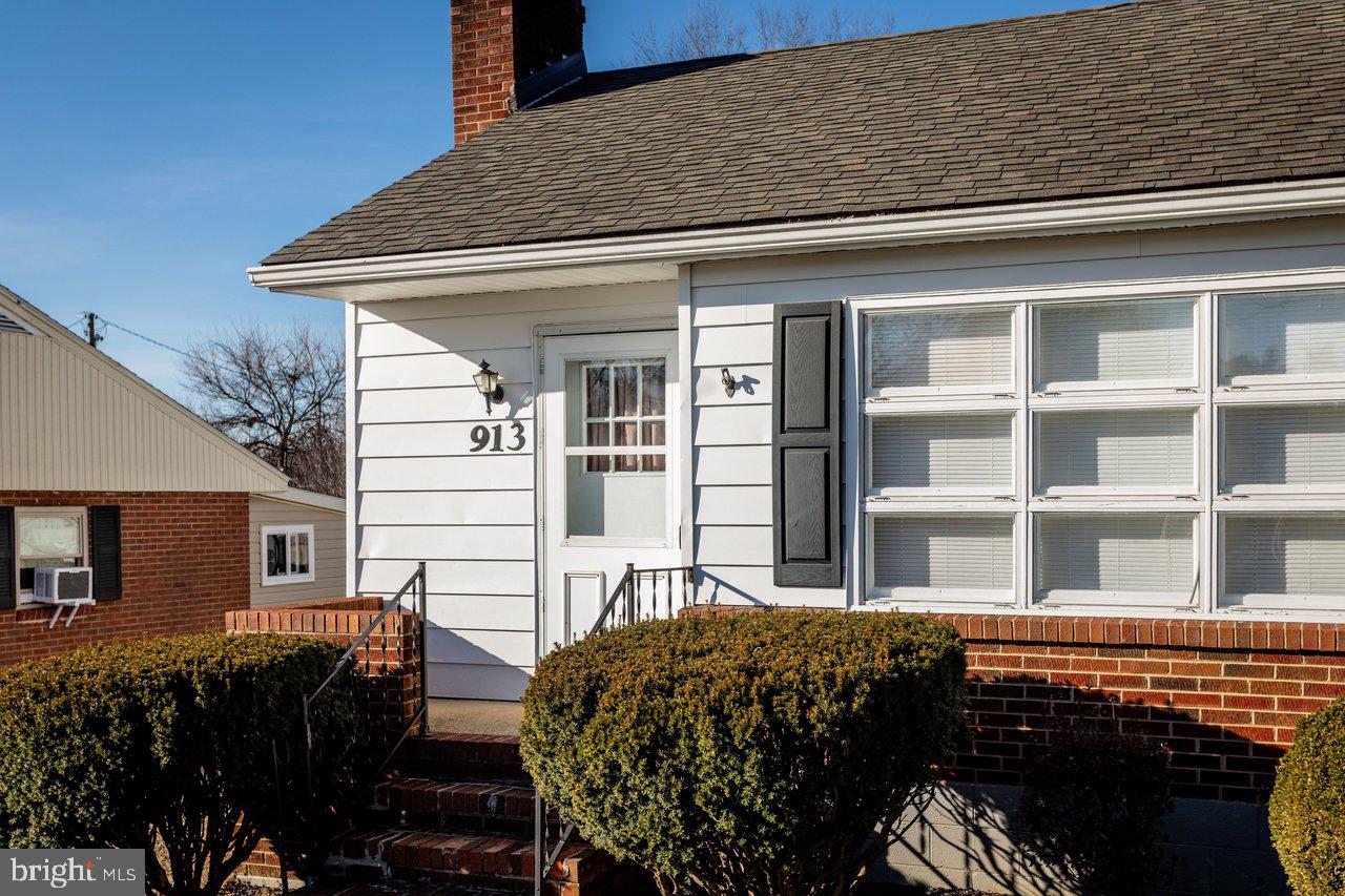 913 SPOTSWOOD DR, HARRISONBURG, Virginia 22802, 3 Bedrooms Bedrooms, ,1 BathroomBathrooms,Residential,For sale,913 SPOTSWOOD DR,VAHC2000556 MLS # VAHC2000556 913 SPOTSWOOD DR, HARRISONBURG, Virginia 22802, 3 Bedrooms Bedrooms, ,1 BathroomBathrooms,Residential,For sale,913 SPOTSWOOD DR,VAHC2000556 MLS # VAHC2000556