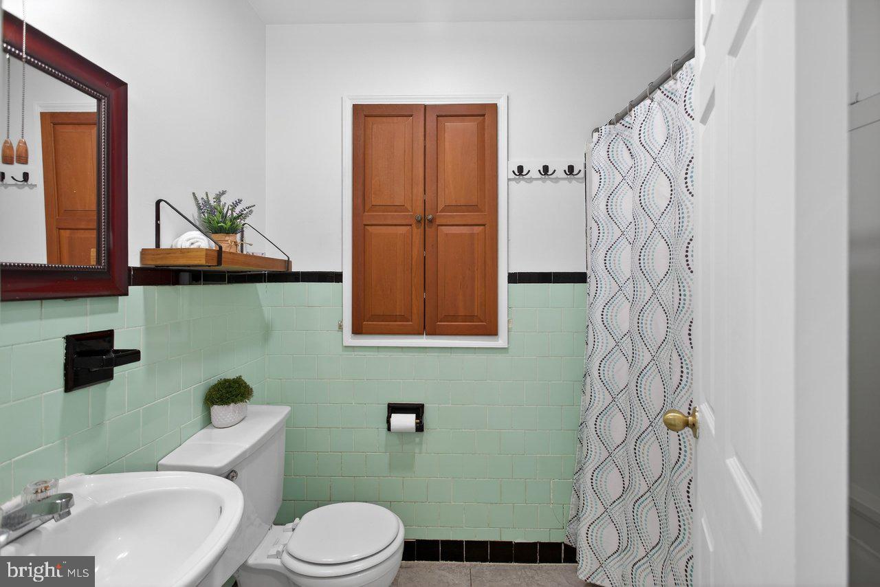 913 SPOTSWOOD DR, HARRISONBURG, Virginia 22802, 3 Bedrooms Bedrooms, ,1 BathroomBathrooms,Residential,For sale,913 SPOTSWOOD DR,VAHC2000556 MLS # VAHC2000556 913 SPOTSWOOD DR, HARRISONBURG, Virginia 22802, 3 Bedrooms Bedrooms, ,1 BathroomBathrooms,Residential,For sale,913 SPOTSWOOD DR,VAHC2000556 MLS # VAHC2000556