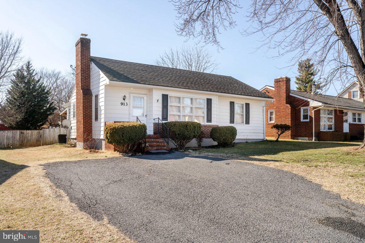 913 SPOTSWOOD DR, HARRISONBURG, Virginia 22802, 3 Bedrooms Bedrooms, ,1 BathroomBathrooms,Residential,For sale,913 SPOTSWOOD DR,VAHC2000556 MLS # VAHC2000556 913 SPOTSWOOD DR, HARRISONBURG, Virginia 22802, 3 Bedrooms Bedrooms, ,1 BathroomBathrooms,Residential,For sale,913 SPOTSWOOD DR,VAHC2000556 MLS # VAHC2000556