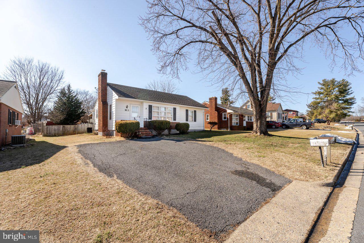 913 SPOTSWOOD DR, HARRISONBURG, Virginia 22802, 3 Bedrooms Bedrooms, ,1 BathroomBathrooms,Residential,For sale,913 SPOTSWOOD DR,VAHC2000556 MLS # VAHC2000556 913 SPOTSWOOD DR, HARRISONBURG, Virginia 22802, 3 Bedrooms Bedrooms, ,1 BathroomBathrooms,Residential,For sale,913 SPOTSWOOD DR,VAHC2000556 MLS # VAHC2000556