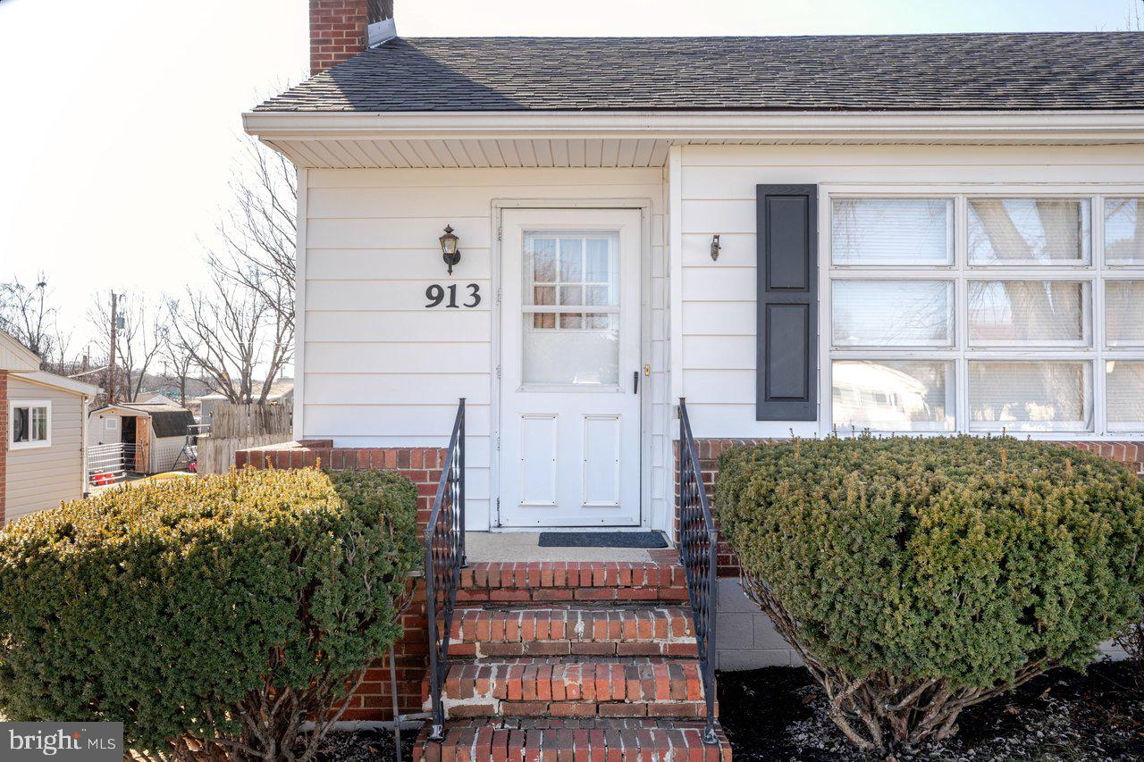 913 SPOTSWOOD DR, HARRISONBURG, Virginia 22802, 3 Bedrooms Bedrooms, ,1 BathroomBathrooms,Residential,For sale,913 SPOTSWOOD DR,VAHC2000556 MLS # VAHC2000556 913 SPOTSWOOD DR, HARRISONBURG, Virginia 22802, 3 Bedrooms Bedrooms, ,1 BathroomBathrooms,Residential,For sale,913 SPOTSWOOD DR,VAHC2000556 MLS # VAHC2000556