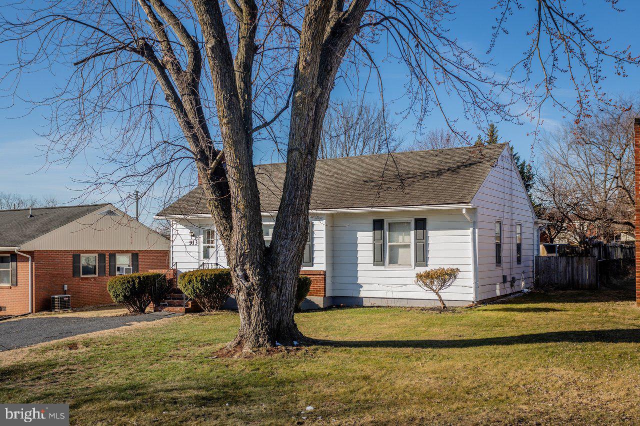913 SPOTSWOOD DR, HARRISONBURG, Virginia 22802, 3 Bedrooms Bedrooms, ,1 BathroomBathrooms,Residential,For sale,913 SPOTSWOOD DR,VAHC2000556 MLS # VAHC2000556 913 SPOTSWOOD DR, HARRISONBURG, Virginia 22802, 3 Bedrooms Bedrooms, ,1 BathroomBathrooms,Residential,For sale,913 SPOTSWOOD DR,VAHC2000556 MLS # VAHC2000556