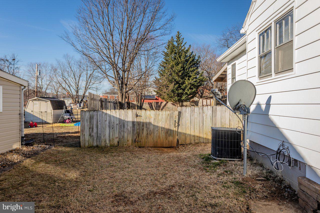 913 SPOTSWOOD DR, HARRISONBURG, Virginia 22802, 3 Bedrooms Bedrooms, ,1 BathroomBathrooms,Residential,For sale,913 SPOTSWOOD DR,VAHC2000556 MLS # VAHC2000556 913 SPOTSWOOD DR, HARRISONBURG, Virginia 22802, 3 Bedrooms Bedrooms, ,1 BathroomBathrooms,Residential,For sale,913 SPOTSWOOD DR,VAHC2000556 MLS # VAHC2000556