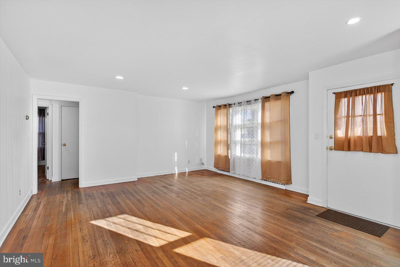 913 SPOTSWOOD DR, HARRISONBURG, Virginia 22802, 3 Bedrooms Bedrooms, ,1 BathroomBathrooms,Residential,For sale,913 SPOTSWOOD DR,VAHC2000556 MLS # VAHC2000556 913 SPOTSWOOD DR, HARRISONBURG, Virginia 22802, 3 Bedrooms Bedrooms, ,1 BathroomBathrooms,Residential,For sale,913 SPOTSWOOD DR,VAHC2000556 MLS # VAHC2000556