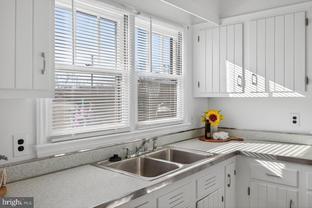 913 SPOTSWOOD DR, HARRISONBURG, Virginia 22802, 3 Bedrooms Bedrooms, ,1 BathroomBathrooms,Residential,For sale,913 SPOTSWOOD DR,VAHC2000556 MLS # VAHC2000556 913 SPOTSWOOD DR, HARRISONBURG, Virginia 22802, 3 Bedrooms Bedrooms, ,1 BathroomBathrooms,Residential,For sale,913 SPOTSWOOD DR,VAHC2000556 MLS # VAHC2000556