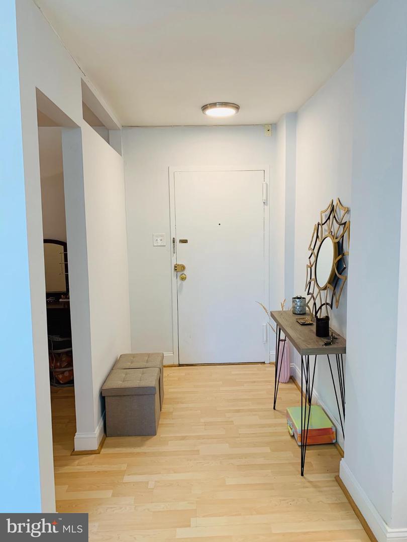 1111 ARLINGTON BLVD #213, ARLINGTON, Virginia 22209, 1 Bedroom Bedrooms, 4 Rooms Rooms,1 BathroomBathrooms,Residential,For sale,1111 ARLINGTON BLVD #213,VAAR2069170 MLS # VAAR2069170