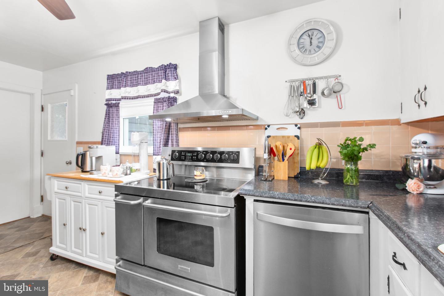 80 FERRY RD, FREDERICKSBURG, Virginia 22405, 3 Bedrooms Bedrooms, ,2 BathroomsBathrooms,Residential,For sale,80 FERRY RD,VAST2046424 MLS # VAST2046424