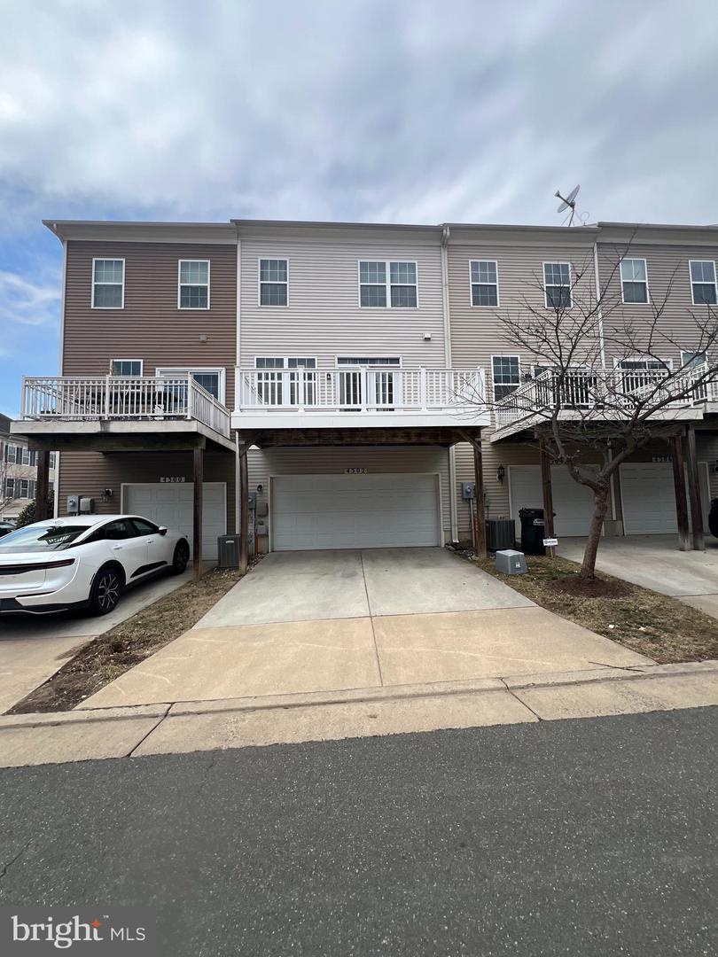 4302 POTOMAC HIGHLANDS CIR, TRIANGLE, Virginia 22172, 3 Bedrooms Bedrooms, ,2 BathroomsBathrooms,Residential,For sale,4302 POTOMAC HIGHLANDS CIR,VAPW2113216 MLS # VAPW2113216