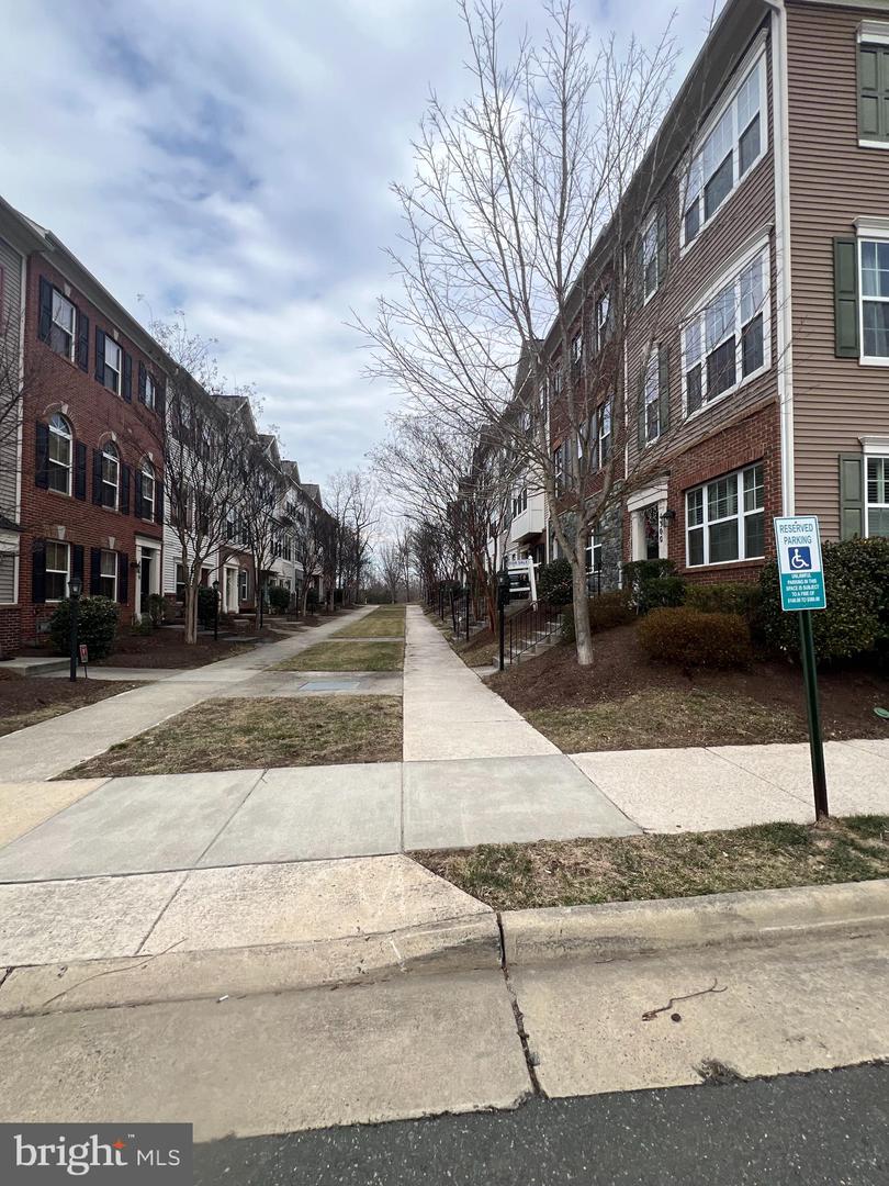 4302 POTOMAC HIGHLANDS CIR, TRIANGLE, Virginia 22172, 3 Bedrooms Bedrooms, ,2 BathroomsBathrooms,Residential,For sale,4302 POTOMAC HIGHLANDS CIR,VAPW2113216 MLS # VAPW2113216