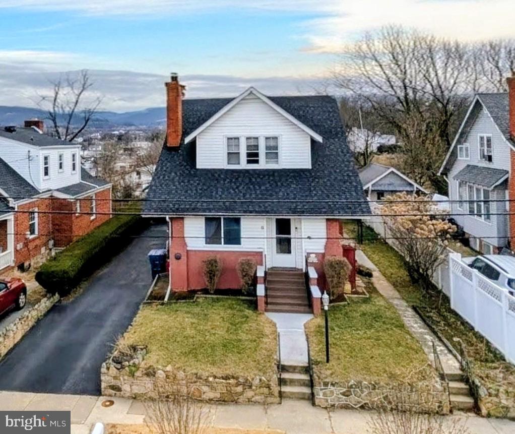 8 W 11TH ST, FRONT ROYAL, Virginia 22630, 4 Bedrooms Bedrooms, ,3 BathroomsBathrooms,Residential,For sale,8 W 11TH ST,VAWR2013528 MLS # VAWR2013528