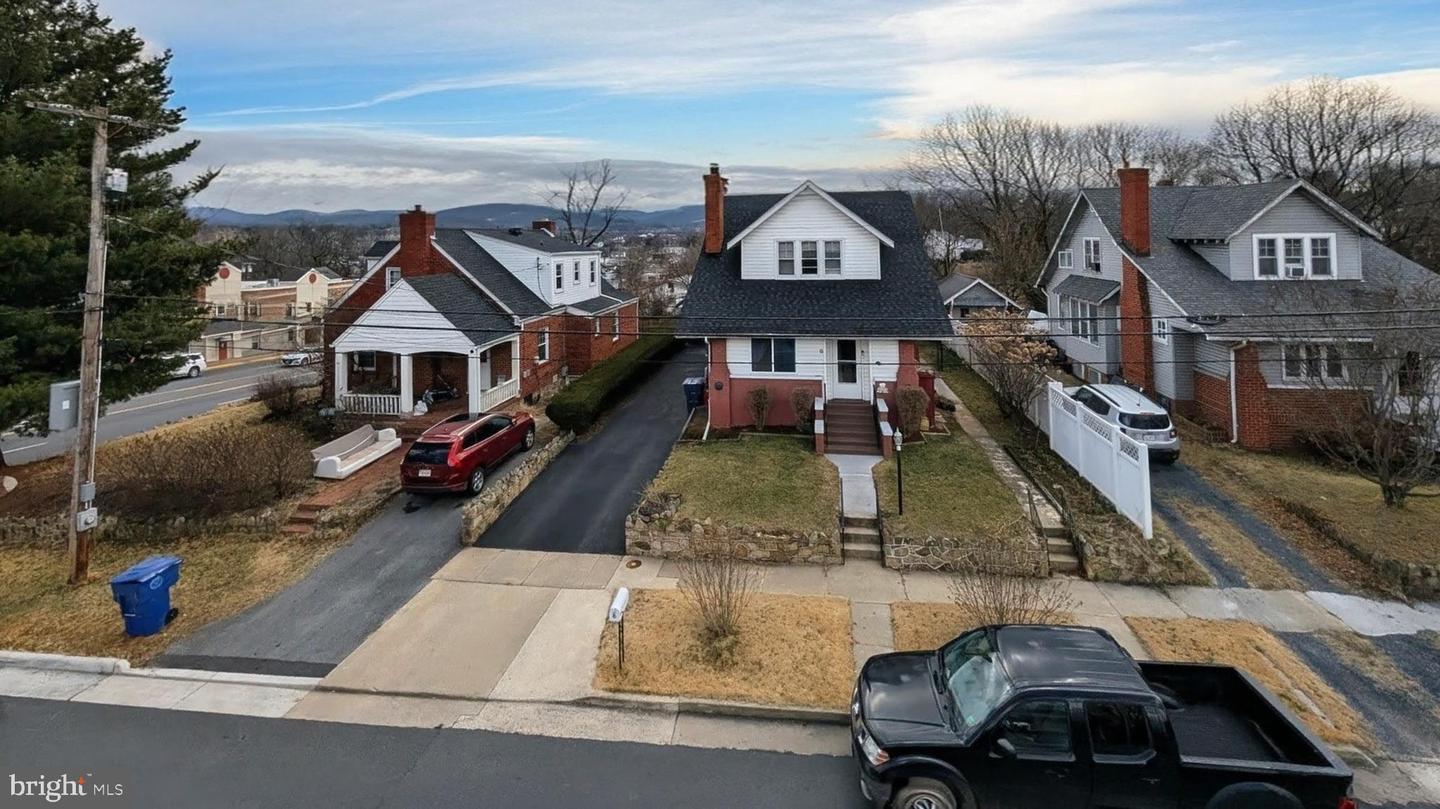 8 W 11TH ST, FRONT ROYAL, Virginia 22630, 4 Bedrooms Bedrooms, ,3 BathroomsBathrooms,Residential,For sale,8 W 11TH ST,VAWR2013528 MLS # VAWR2013528