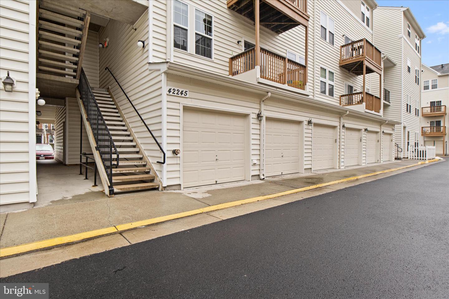 24546 BYRNE MEADOW SQ, ALDIE, Virginia 20105, 3 Bedrooms Bedrooms, ,2 BathroomsBathrooms,Residential,For sale,24546 BYRNE MEADOW SQ,VALO2116900 MLS # VALO2116900