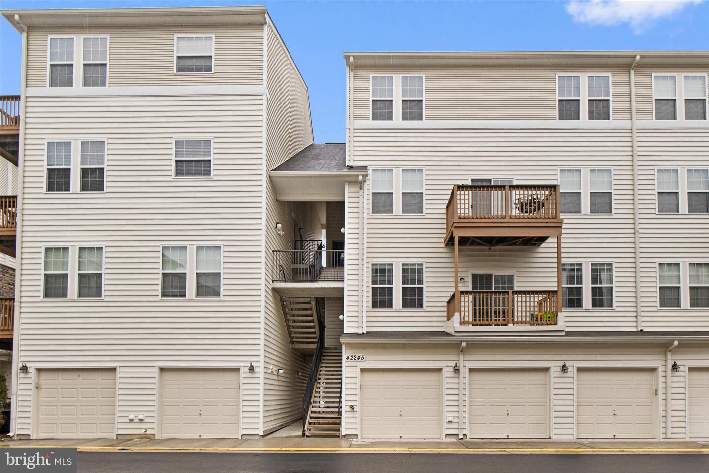 24546 BYRNE MEADOW SQ, ALDIE, Virginia 20105, 3 Bedrooms Bedrooms, ,2 BathroomsBathrooms,Residential,For sale,24546 BYRNE MEADOW SQ,VALO2116900 MLS # VALO2116900