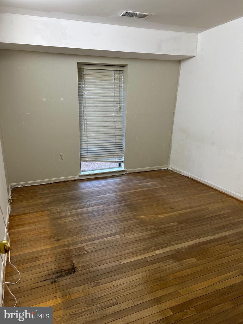 4933 ORISKANY DR, ANNANDALE, Virginia 22003, 3 Bedrooms Bedrooms, ,3 BathroomsBathrooms,Residential,For sale,4933 ORISKANY DR,VAFX2293122 MLS # VAFX2293122