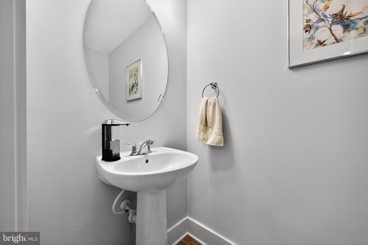 5268-C OLD MAIN ST #303, RICHMOND, Virginia 23231, 2 Bedrooms Bedrooms, ,2 BathroomsBathrooms,Residential,For sale,5268-C OLD MAIN ST #303,VAHN2001170 MLS # VAHN2001170