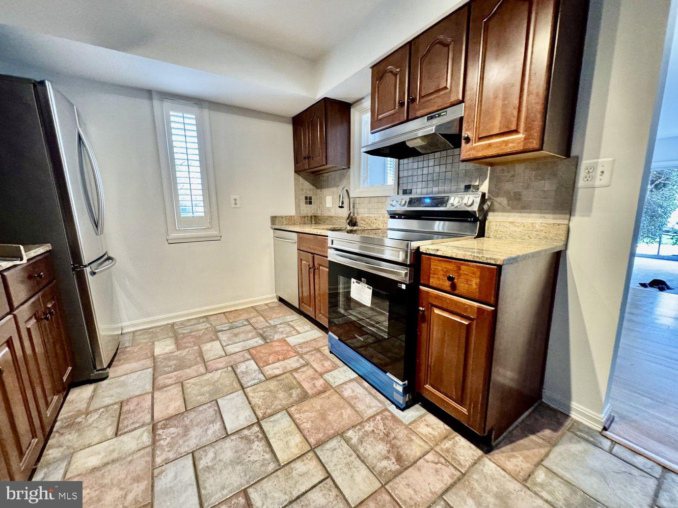 3758 PERSIMMON CIR, FAIRFAX, Virginia 22031, 2 Bedrooms Bedrooms, ,2 BathroomsBathrooms,Residential,For sale,3758 PERSIMMON CIR,VAFX2293054 MLS # VAFX2293054