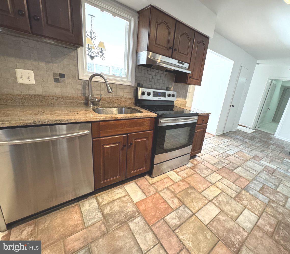 3758 PERSIMMON CIR, FAIRFAX, Virginia 22031, 2 Bedrooms Bedrooms, ,2 BathroomsBathrooms,Residential,For sale,3758 PERSIMMON CIR,VAFX2293054 MLS # VAFX2293054