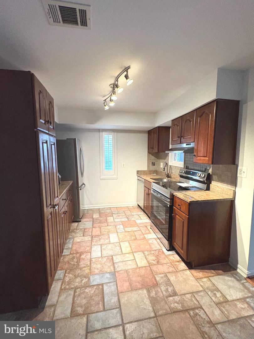 3758 PERSIMMON CIR, FAIRFAX, Virginia 22031, 2 Bedrooms Bedrooms, ,2 BathroomsBathrooms,Residential,For sale,3758 PERSIMMON CIR,VAFX2293054 MLS # VAFX2293054