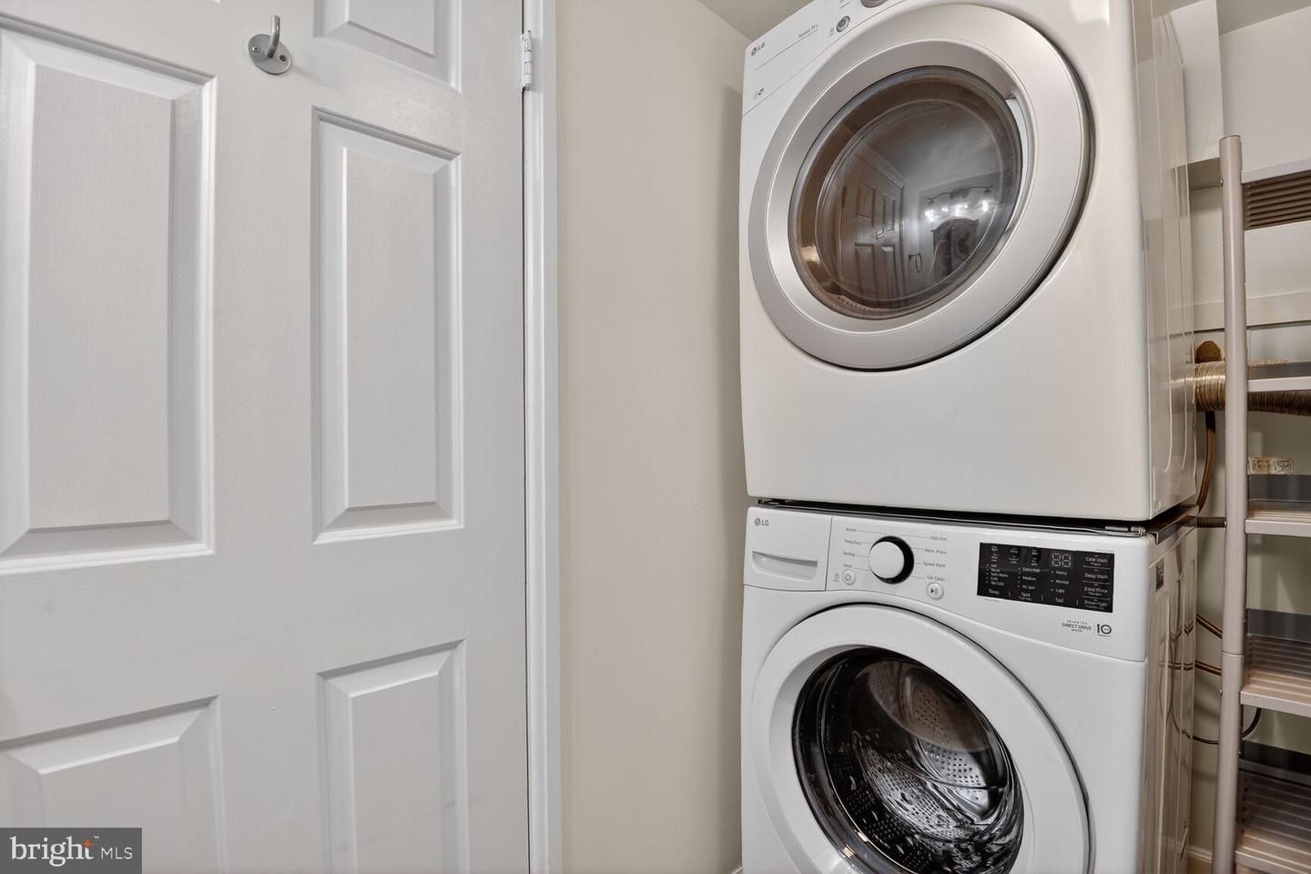 2813 S COLUMBUS ST, ARLINGTON, Virginia 22206, 2 Bedrooms Bedrooms, ,2 BathroomsBathrooms,Residential,For sale,2813 S COLUMBUS ST,VAAR2069382 MLS # VAAR2069382