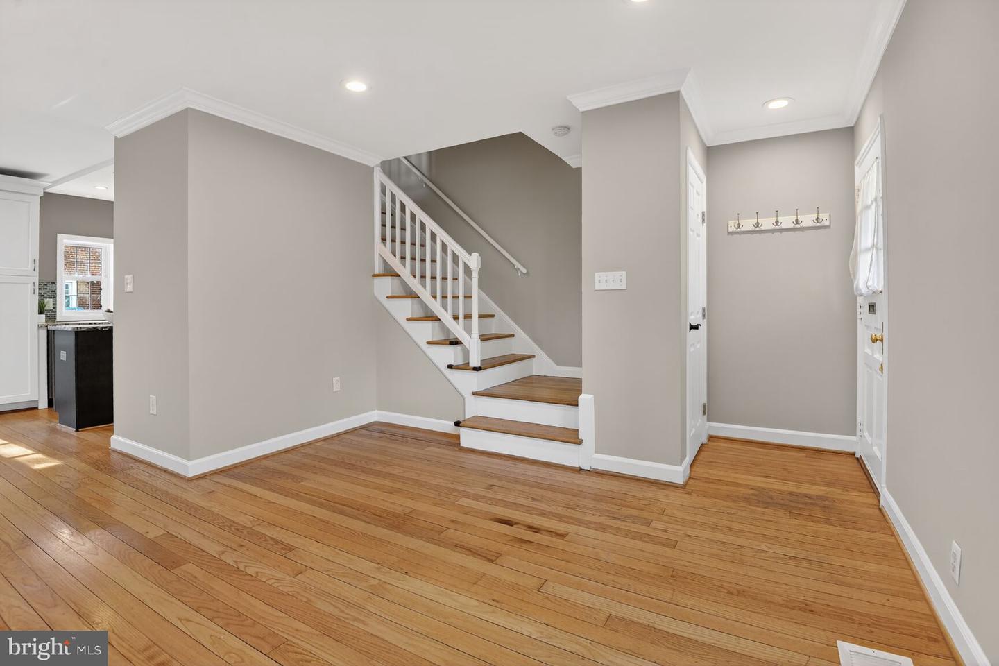 2813 S COLUMBUS ST, ARLINGTON, Virginia 22206, 2 Bedrooms Bedrooms, ,2 BathroomsBathrooms,Residential,For sale,2813 S COLUMBUS ST,VAAR2069382 MLS # VAAR2069382