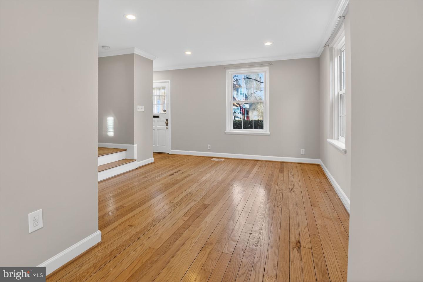 2813 S COLUMBUS ST, ARLINGTON, Virginia 22206, 2 Bedrooms Bedrooms, ,2 BathroomsBathrooms,Residential,For sale,2813 S COLUMBUS ST,VAAR2069382 MLS # VAAR2069382