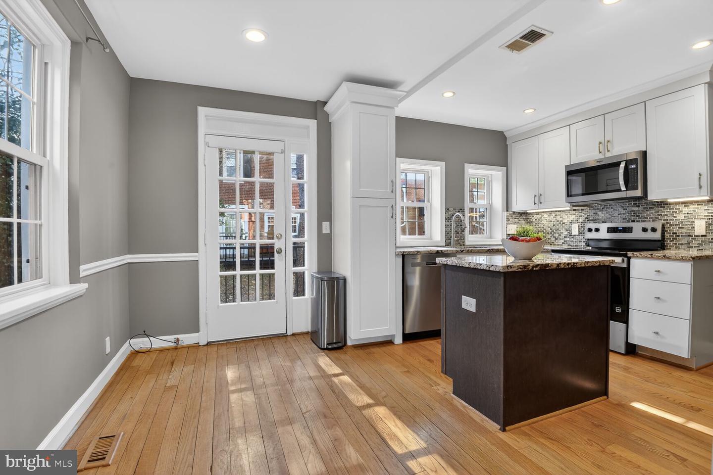 2813 S COLUMBUS ST, ARLINGTON, Virginia 22206, 2 Bedrooms Bedrooms, ,2 BathroomsBathrooms,Residential,For sale,2813 S COLUMBUS ST,VAAR2069382 MLS # VAAR2069382