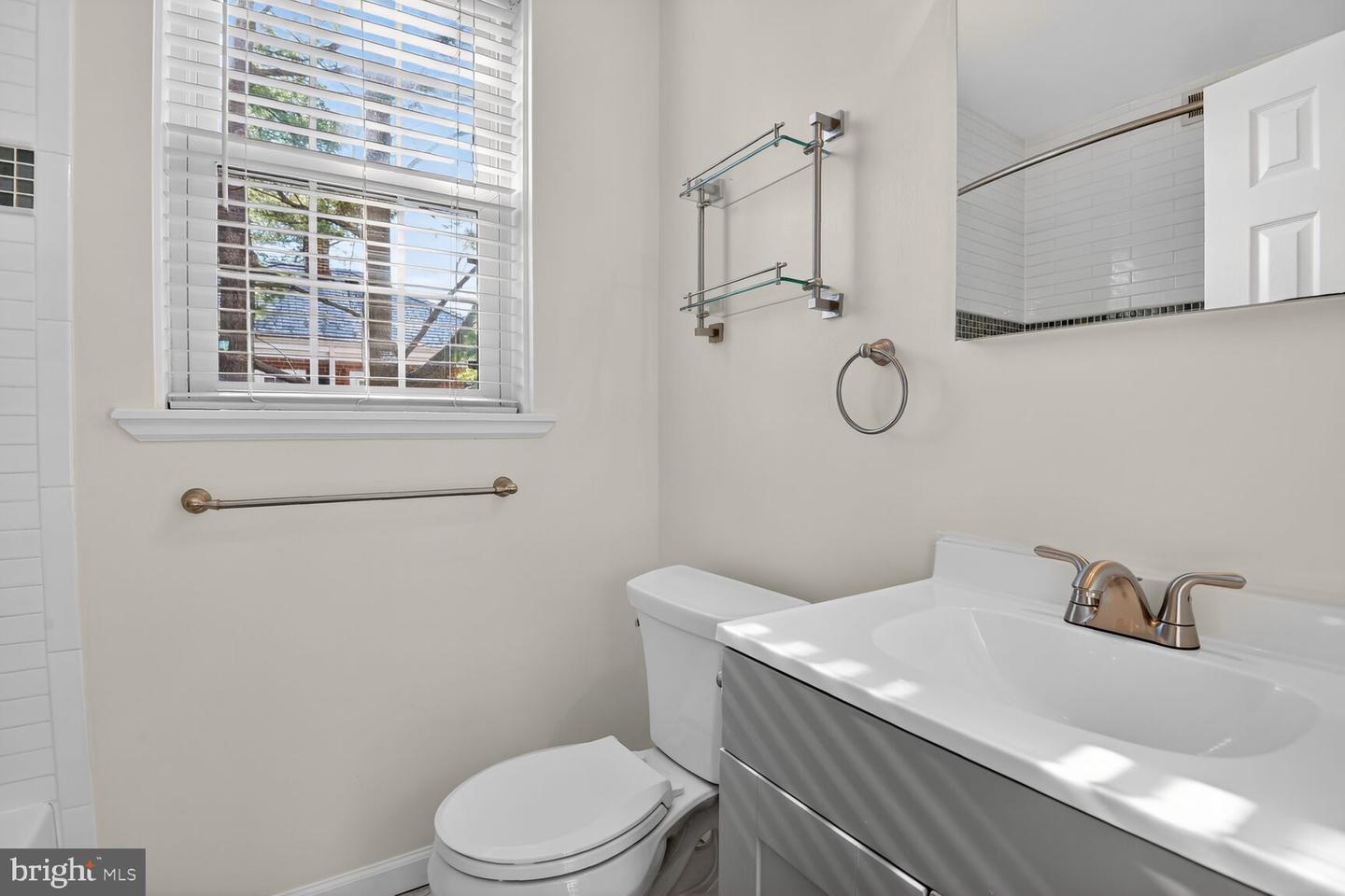 2813 S COLUMBUS ST, ARLINGTON, Virginia 22206, 2 Bedrooms Bedrooms, ,2 BathroomsBathrooms,Residential,For sale,2813 S COLUMBUS ST,VAAR2069382 MLS # VAAR2069382
