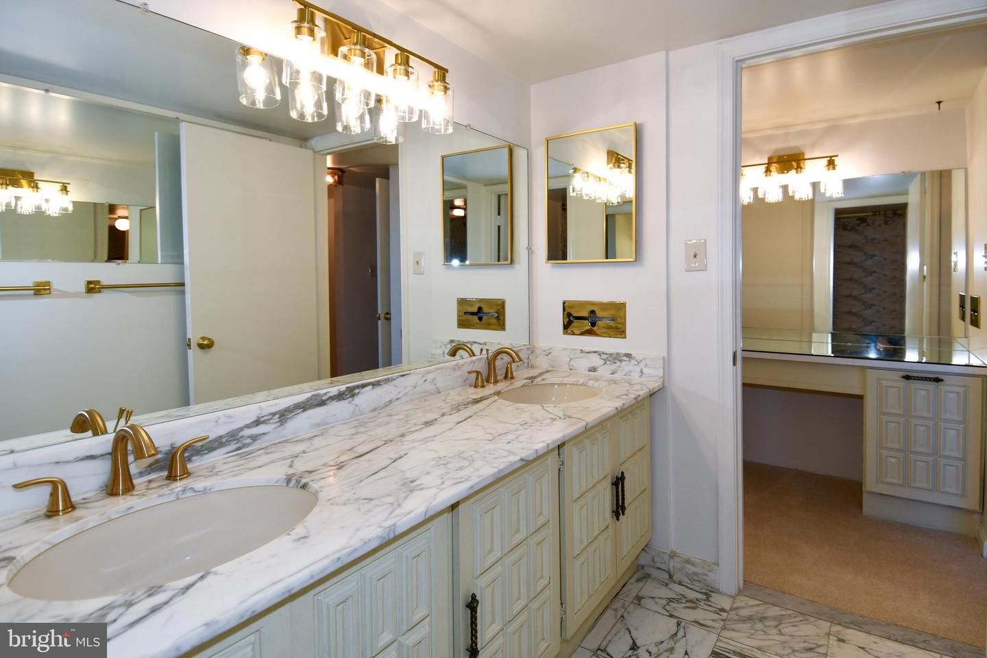 1101 ARLINGTON RIDGE ROAD #316, ARLINGTON, Virginia 22202, 3 Bedrooms Bedrooms, ,3 BathroomsBathrooms,Residential,For sale,1101 ARLINGTON RIDGE ROAD #316,VAAR2064610 MLS # VAAR2064610 1101 ARLINGTON RIDGE ROAD #316, ARLINGTON, Virginia 22202, 3 Bedrooms Bedrooms, ,3 BathroomsBathrooms,Residential,For sale,1101 ARLINGTON RIDGE ROAD #316,VAAR2064610 MLS # VAAR2064610