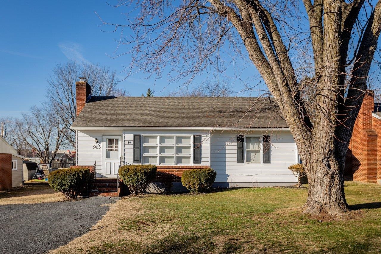 913 SPOTSWOOD DR, HARRISONBURG, Virginia 22802, 3 Bedrooms Bedrooms, ,1 BathroomBathrooms,Residential,913 SPOTSWOOD DR,673657 MLS # 673657 913 SPOTSWOOD DR, HARRISONBURG, Virginia 22802, 3 Bedrooms Bedrooms, ,1 BathroomBathrooms,Residential,913 SPOTSWOOD DR,673657 MLS # 673657