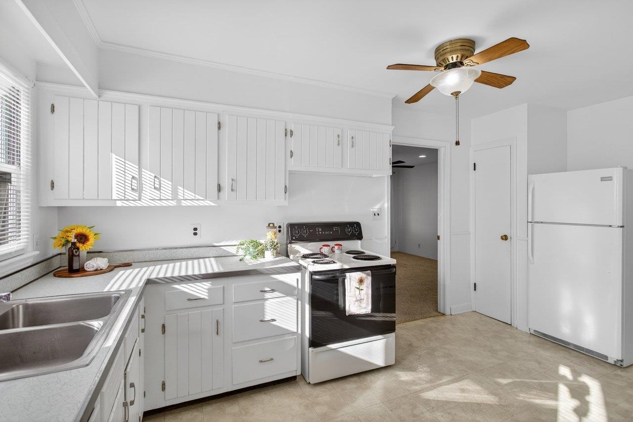 913 SPOTSWOOD DR, HARRISONBURG, Virginia 22802, 3 Bedrooms Bedrooms, ,1 BathroomBathrooms,Residential,913 SPOTSWOOD DR,673657 MLS # 673657 913 SPOTSWOOD DR, HARRISONBURG, Virginia 22802, 3 Bedrooms Bedrooms, ,1 BathroomBathrooms,Residential,913 SPOTSWOOD DR,673657 MLS # 673657