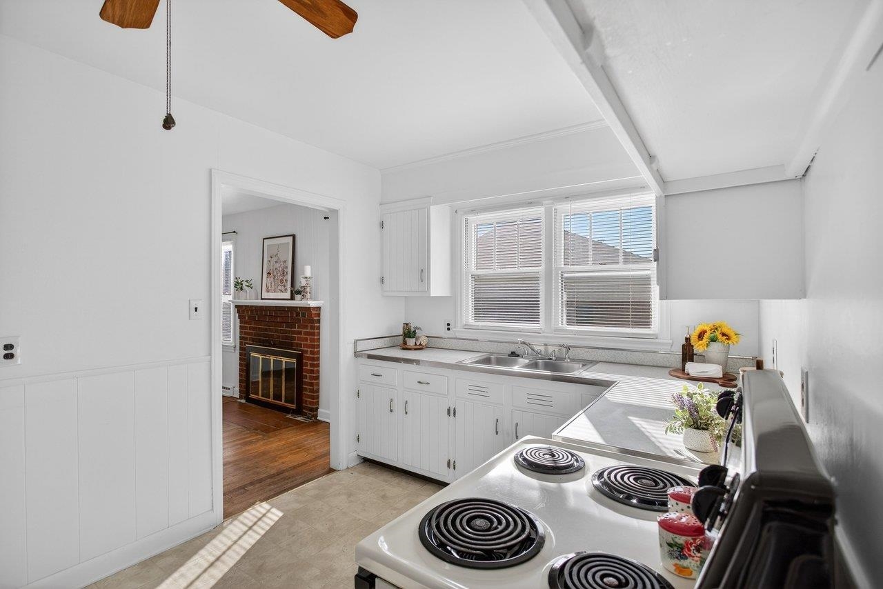 913 SPOTSWOOD DR, HARRISONBURG, Virginia 22802, 3 Bedrooms Bedrooms, ,1 BathroomBathrooms,Residential,913 SPOTSWOOD DR,673657 MLS # 673657 913 SPOTSWOOD DR, HARRISONBURG, Virginia 22802, 3 Bedrooms Bedrooms, ,1 BathroomBathrooms,Residential,913 SPOTSWOOD DR,673657 MLS # 673657