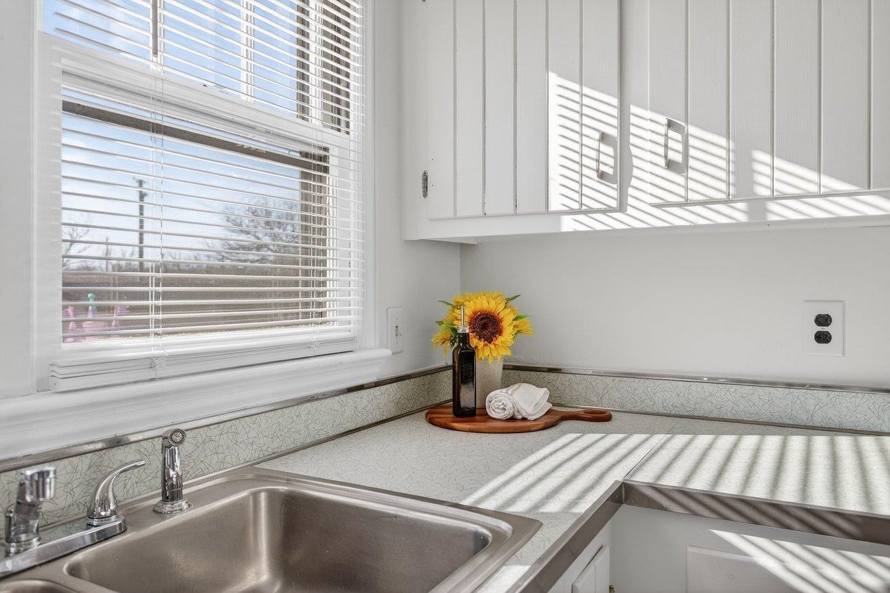 913 SPOTSWOOD DR, HARRISONBURG, Virginia 22802, 3 Bedrooms Bedrooms, ,1 BathroomBathrooms,Residential,913 SPOTSWOOD DR,673657 MLS # 673657 913 SPOTSWOOD DR, HARRISONBURG, Virginia 22802, 3 Bedrooms Bedrooms, ,1 BathroomBathrooms,Residential,913 SPOTSWOOD DR,673657 MLS # 673657