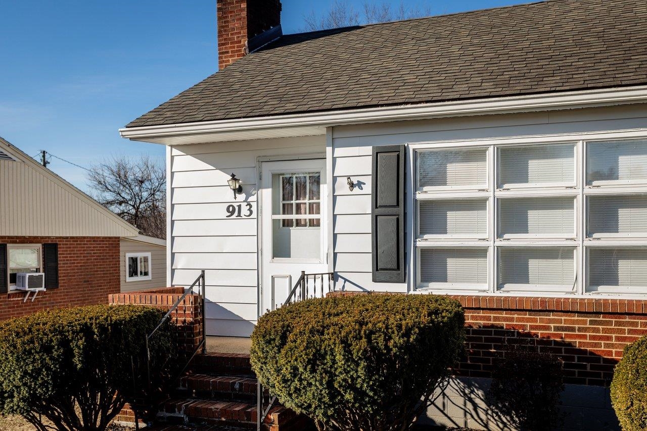 913 SPOTSWOOD DR, HARRISONBURG, Virginia 22802, 3 Bedrooms Bedrooms, ,1 BathroomBathrooms,Residential,913 SPOTSWOOD DR,673657 MLS # 673657 913 SPOTSWOOD DR, HARRISONBURG, Virginia 22802, 3 Bedrooms Bedrooms, ,1 BathroomBathrooms,Residential,913 SPOTSWOOD DR,673657 MLS # 673657