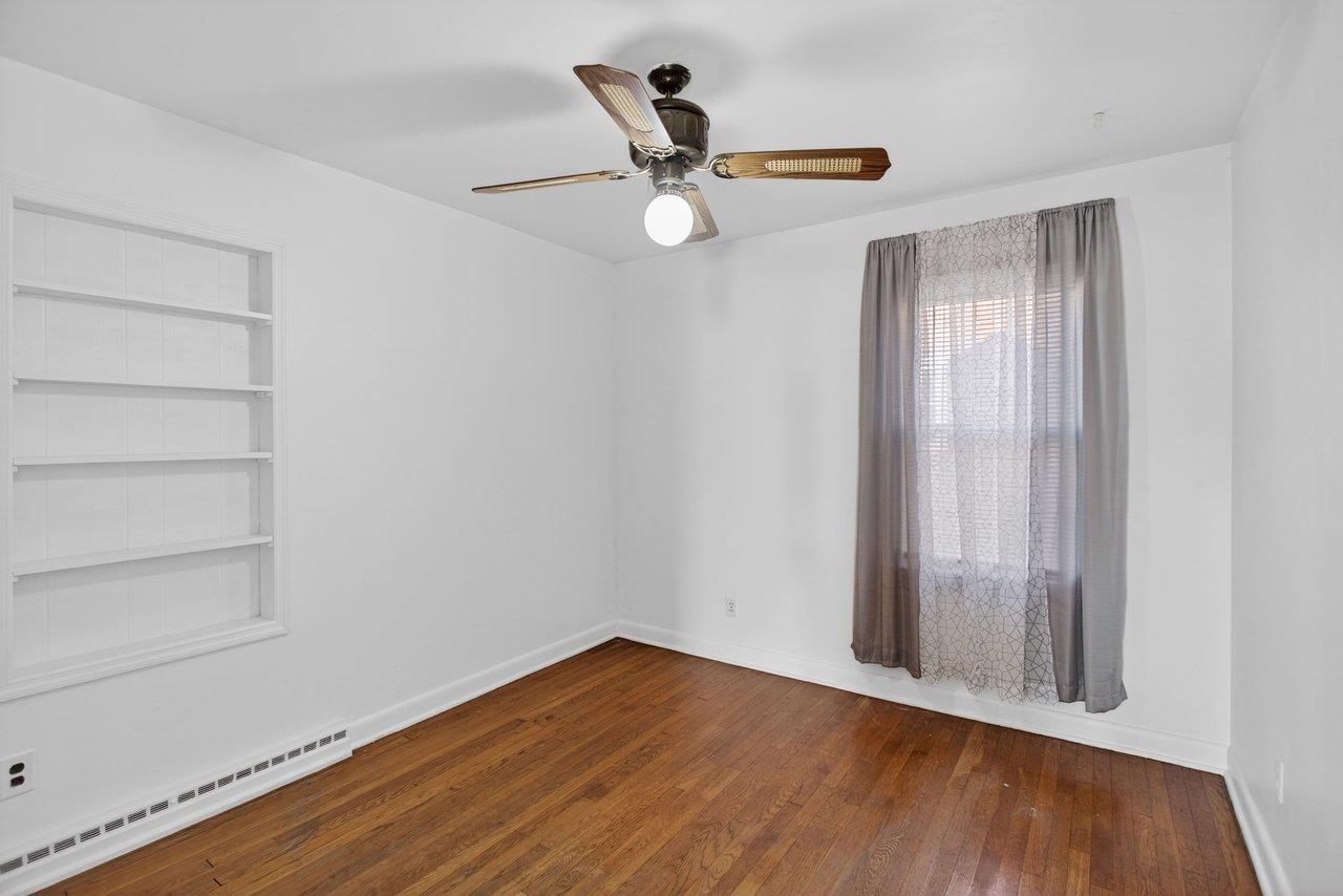 913 SPOTSWOOD DR, HARRISONBURG, Virginia 22802, 3 Bedrooms Bedrooms, ,1 BathroomBathrooms,Residential,913 SPOTSWOOD DR,673657 MLS # 673657 913 SPOTSWOOD DR, HARRISONBURG, Virginia 22802, 3 Bedrooms Bedrooms, ,1 BathroomBathrooms,Residential,913 SPOTSWOOD DR,673657 MLS # 673657