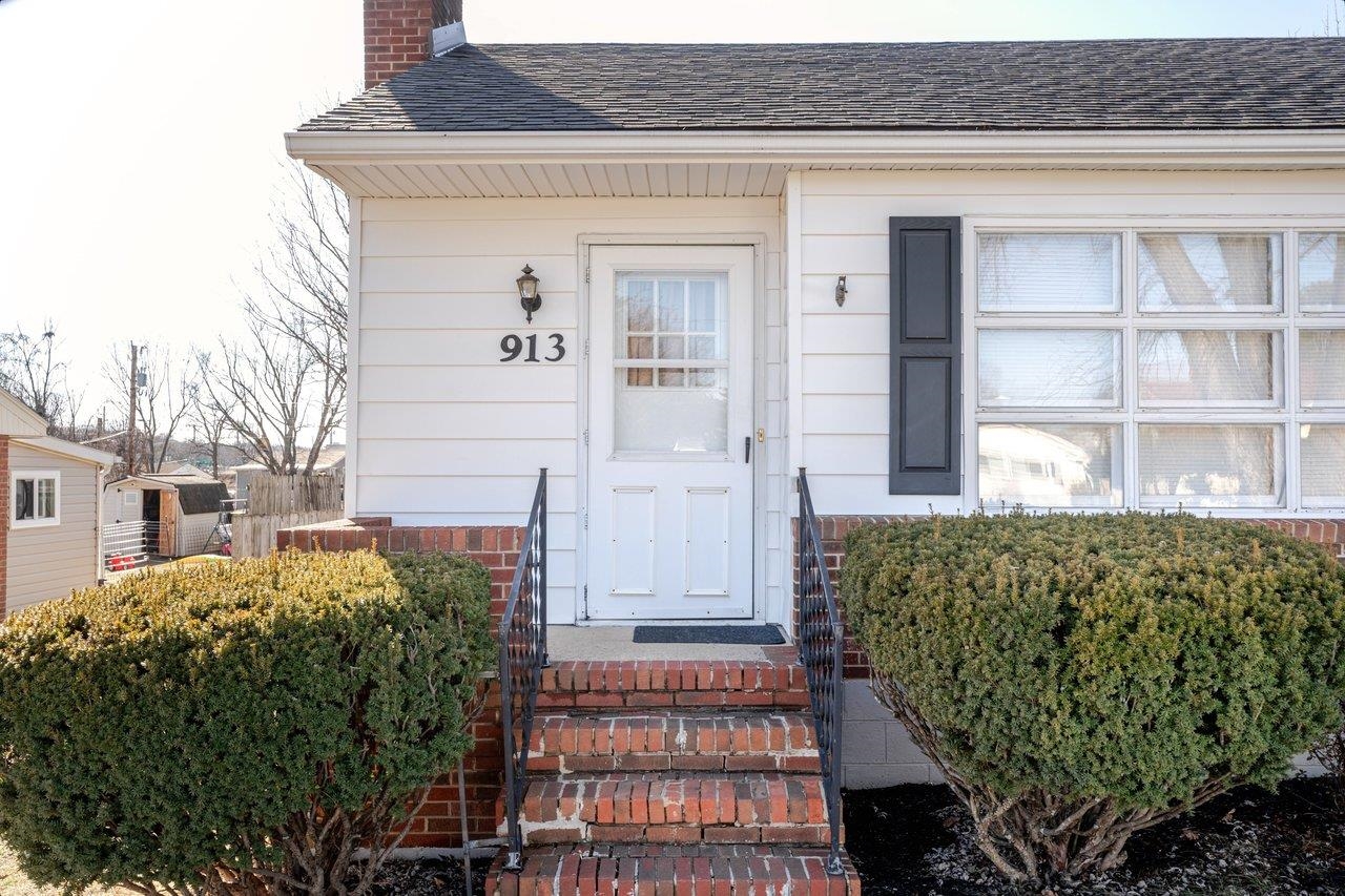 913 SPOTSWOOD DR, HARRISONBURG, Virginia 22802, 3 Bedrooms Bedrooms, ,1 BathroomBathrooms,Residential,913 SPOTSWOOD DR,673657 MLS # 673657 913 SPOTSWOOD DR, HARRISONBURG, Virginia 22802, 3 Bedrooms Bedrooms, ,1 BathroomBathrooms,Residential,913 SPOTSWOOD DR,673657 MLS # 673657