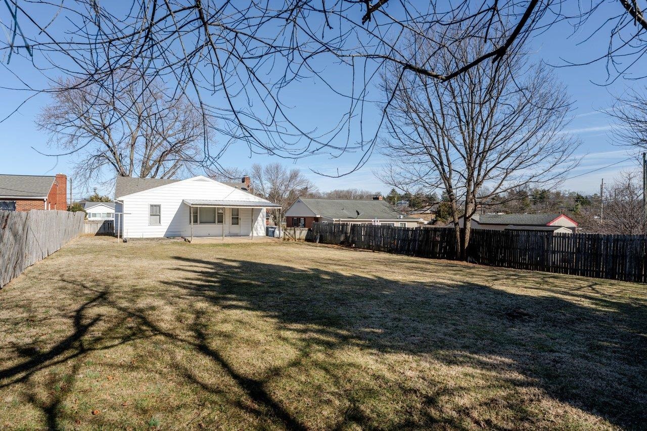 913 SPOTSWOOD DR, HARRISONBURG, Virginia 22802, 3 Bedrooms Bedrooms, ,1 BathroomBathrooms,Residential,913 SPOTSWOOD DR,673657 MLS # 673657 913 SPOTSWOOD DR, HARRISONBURG, Virginia 22802, 3 Bedrooms Bedrooms, ,1 BathroomBathrooms,Residential,913 SPOTSWOOD DR,673657 MLS # 673657