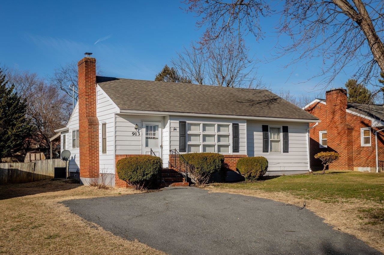 913 SPOTSWOOD DR, HARRISONBURG, Virginia 22802, 3 Bedrooms Bedrooms, ,1 BathroomBathrooms,Residential,913 SPOTSWOOD DR,673657 MLS # 673657 913 SPOTSWOOD DR, HARRISONBURG, Virginia 22802, 3 Bedrooms Bedrooms, ,1 BathroomBathrooms,Residential,913 SPOTSWOOD DR,673657 MLS # 673657