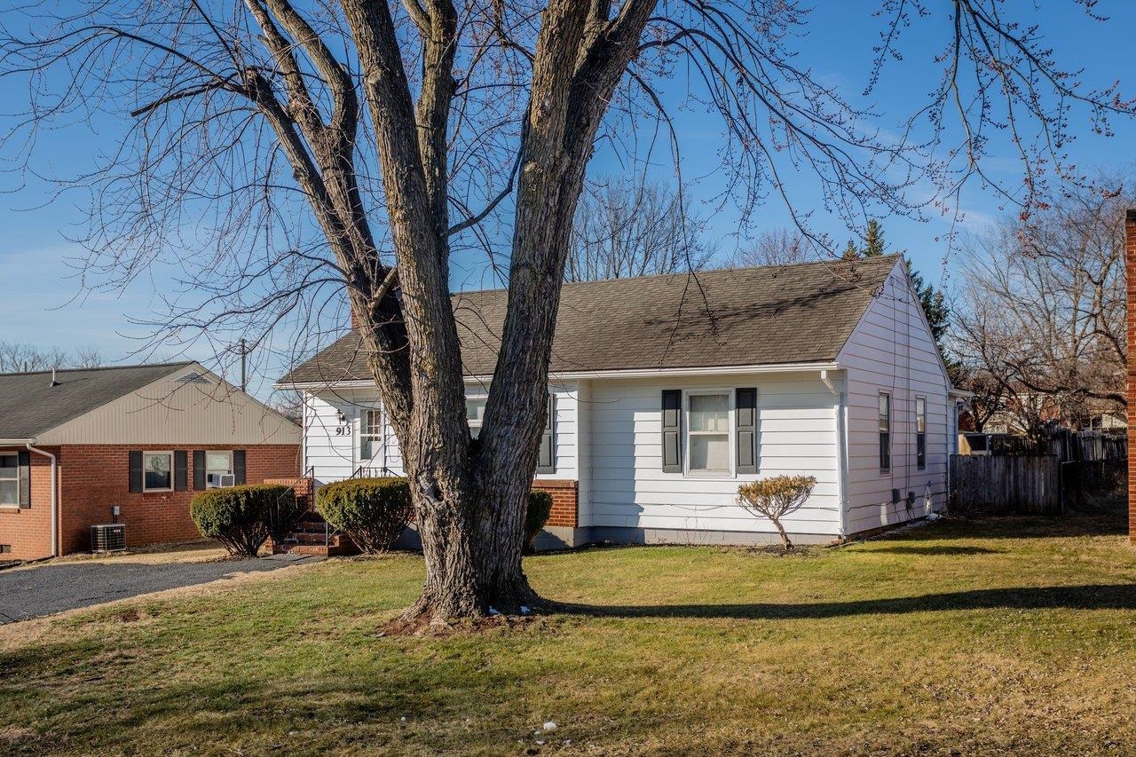 913 SPOTSWOOD DR, HARRISONBURG, Virginia 22802, 3 Bedrooms Bedrooms, ,1 BathroomBathrooms,Residential,913 SPOTSWOOD DR,673657 MLS # 673657 913 SPOTSWOOD DR, HARRISONBURG, Virginia 22802, 3 Bedrooms Bedrooms, ,1 BathroomBathrooms,Residential,913 SPOTSWOOD DR,673657 MLS # 673657