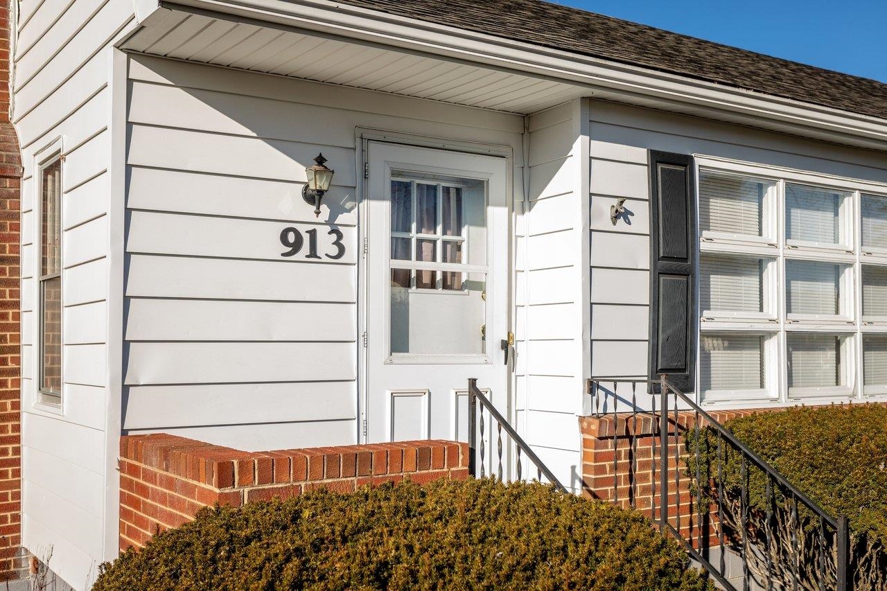 913 SPOTSWOOD DR, HARRISONBURG, Virginia 22802, 3 Bedrooms Bedrooms, ,1 BathroomBathrooms,Residential,913 SPOTSWOOD DR,673657 MLS # 673657 913 SPOTSWOOD DR, HARRISONBURG, Virginia 22802, 3 Bedrooms Bedrooms, ,1 BathroomBathrooms,Residential,913 SPOTSWOOD DR,673657 MLS # 673657