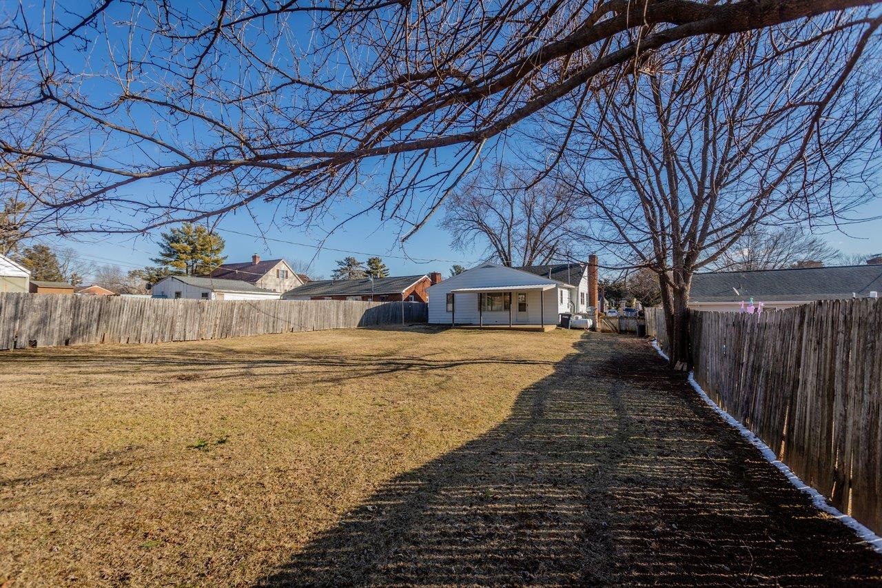 913 SPOTSWOOD DR, HARRISONBURG, Virginia 22802, 3 Bedrooms Bedrooms, ,1 BathroomBathrooms,Residential,913 SPOTSWOOD DR,673657 MLS # 673657 913 SPOTSWOOD DR, HARRISONBURG, Virginia 22802, 3 Bedrooms Bedrooms, ,1 BathroomBathrooms,Residential,913 SPOTSWOOD DR,673657 MLS # 673657