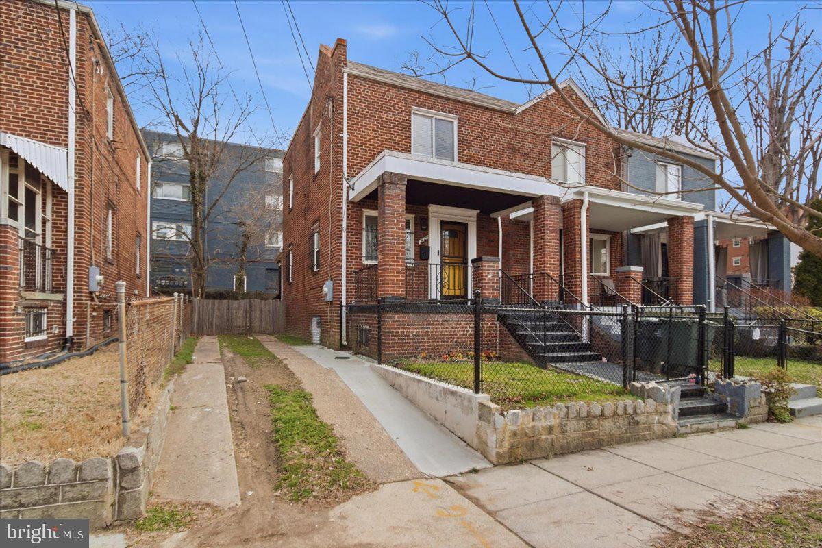 206 36TH ST SE, WASHINGTON, District Of Columbia 20019, 3 Bedrooms Bedrooms, ,2 BathroomsBathrooms,Residential,For sale,206 36TH ST SE,DCDC2233308 MLS # DCDC2233308