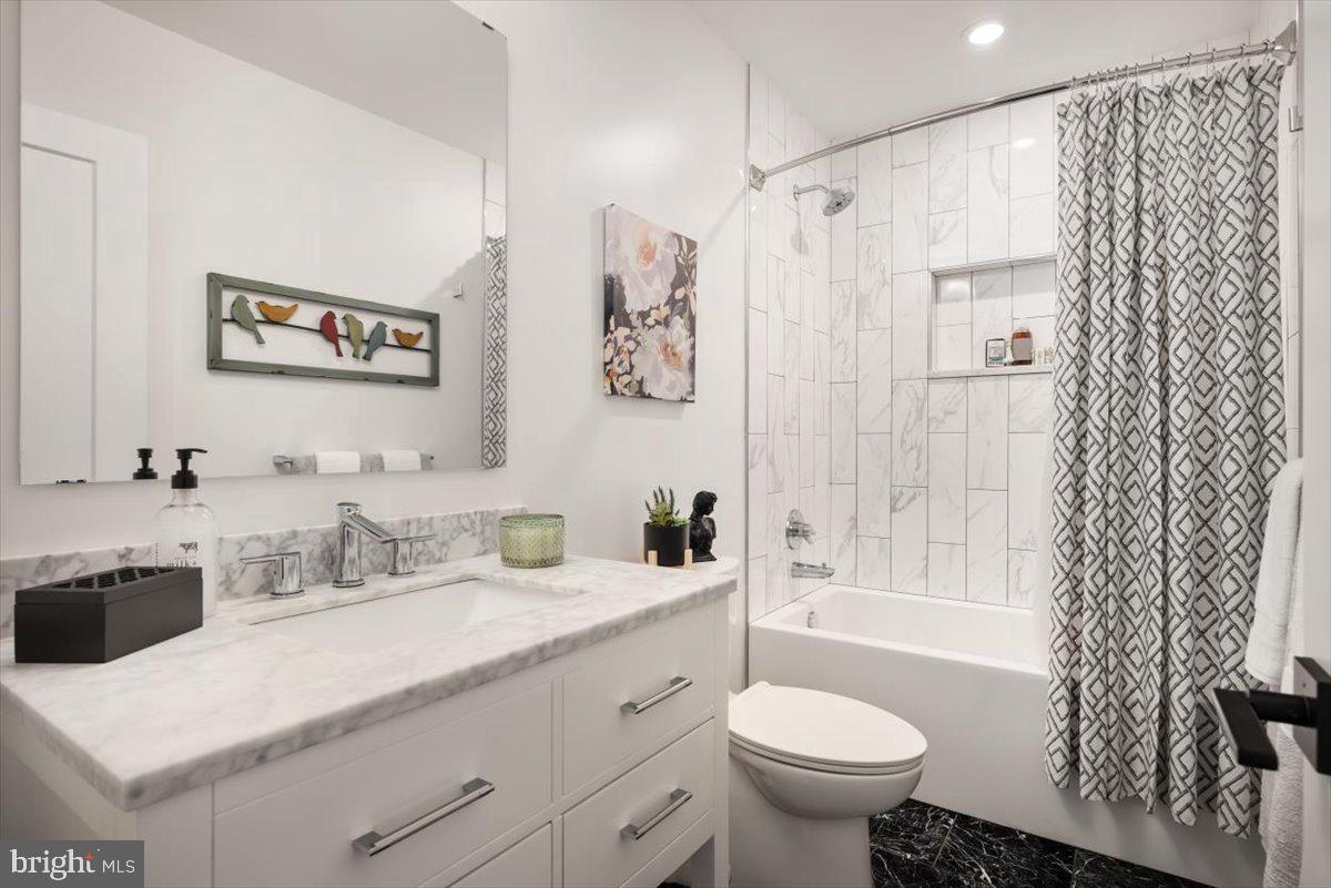 411-302 N LOUDOUN ST, WINCHESTER, Virginia 22601, 2 Bedrooms Bedrooms, 9 Rooms Rooms,2 BathroomsBathrooms,Residential,For sale,411-302 N LOUDOUN ST,VAWI2009780 MLS # VAWI2009780