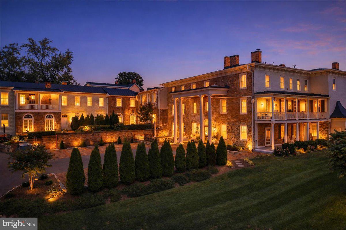 411-302 N LOUDOUN ST, WINCHESTER, Virginia 22601, 2 Bedrooms Bedrooms, 9 Rooms Rooms,2 BathroomsBathrooms,Residential,For sale,411-302 N LOUDOUN ST,VAWI2009780 MLS # VAWI2009780