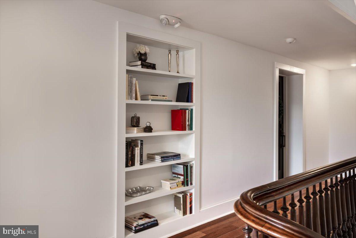 411-302 N LOUDOUN ST, WINCHESTER, Virginia 22601, 2 Bedrooms Bedrooms, 9 Rooms Rooms,2 BathroomsBathrooms,Residential,For sale,411-302 N LOUDOUN ST,VAWI2009780 MLS # VAWI2009780