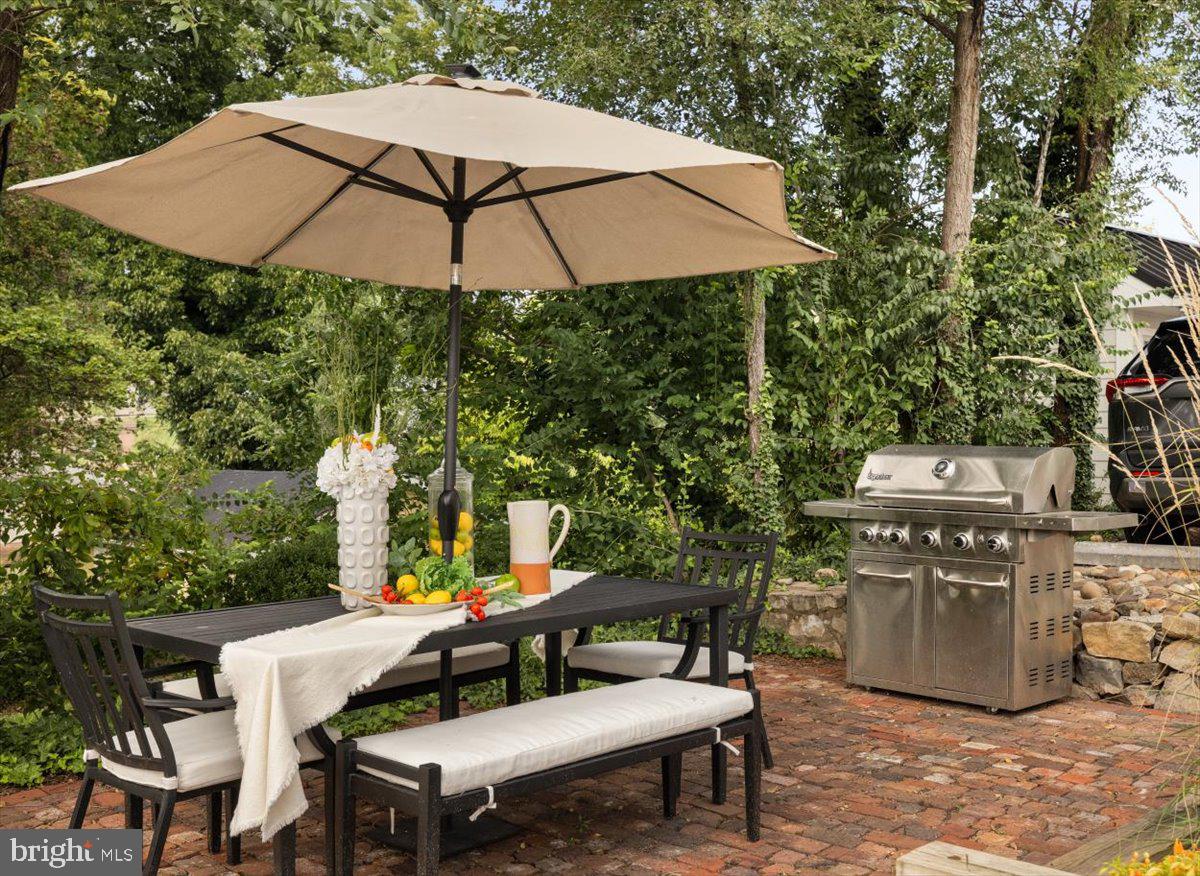 411-302 N LOUDOUN ST, WINCHESTER, Virginia 22601, 2 Bedrooms Bedrooms, 9 Rooms Rooms,2 BathroomsBathrooms,Residential,For sale,411-302 N LOUDOUN ST,VAWI2009780 MLS # VAWI2009780