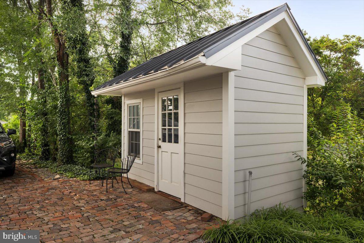 411-302 N LOUDOUN ST, WINCHESTER, Virginia 22601, 2 Bedrooms Bedrooms, 9 Rooms Rooms,2 BathroomsBathrooms,Residential,For sale,411-302 N LOUDOUN ST,VAWI2009780 MLS # VAWI2009780