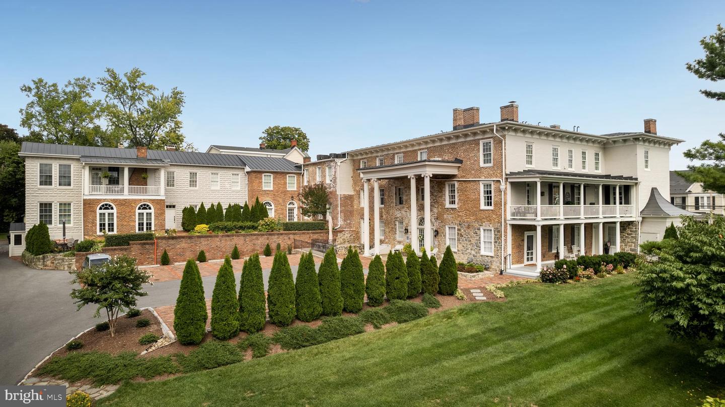 411-302 N LOUDOUN ST, WINCHESTER, Virginia 22601, 2 Bedrooms Bedrooms, 9 Rooms Rooms,2 BathroomsBathrooms,Residential,For sale,411-302 N LOUDOUN ST,VAWI2009780 MLS # VAWI2009780