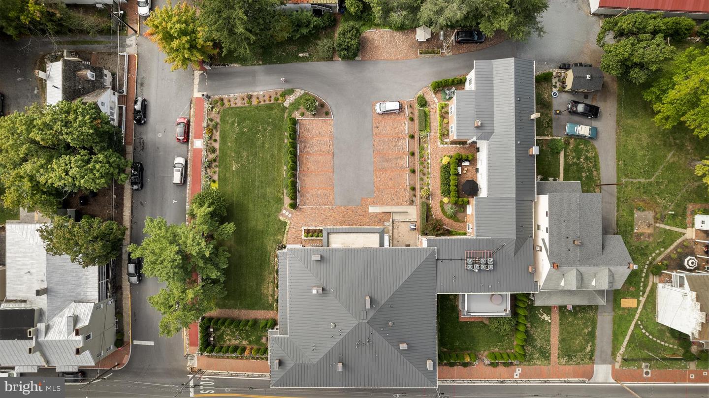 411-302 N LOUDOUN ST, WINCHESTER, Virginia 22601, 2 Bedrooms Bedrooms, 9 Rooms Rooms,2 BathroomsBathrooms,Residential,For sale,411-302 N LOUDOUN ST,VAWI2009780 MLS # VAWI2009780