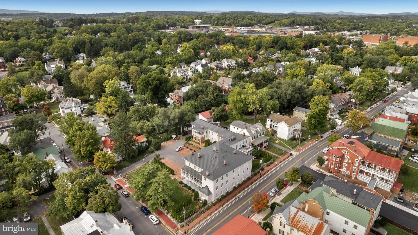 411-302 N LOUDOUN ST, WINCHESTER, Virginia 22601, 2 Bedrooms Bedrooms, 9 Rooms Rooms,2 BathroomsBathrooms,Residential,For sale,411-302 N LOUDOUN ST,VAWI2009780 MLS # VAWI2009780