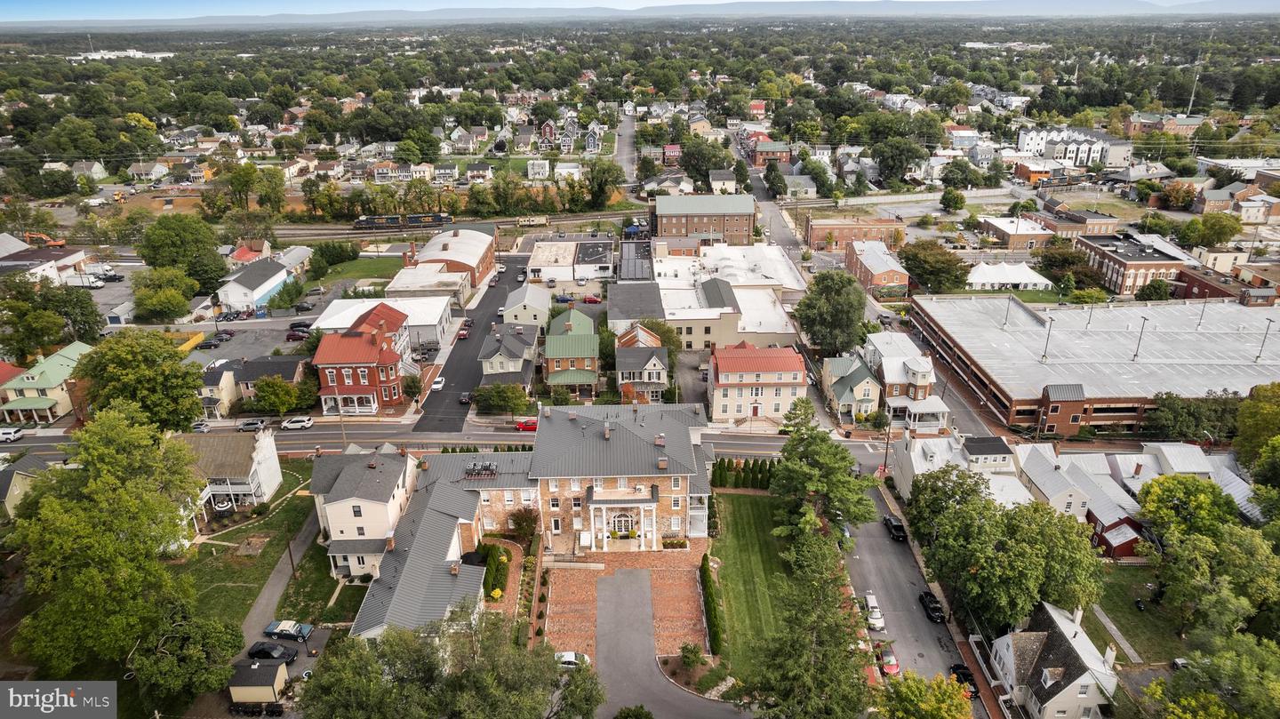 411-302 N LOUDOUN ST, WINCHESTER, Virginia 22601, 2 Bedrooms Bedrooms, 9 Rooms Rooms,2 BathroomsBathrooms,Residential,For sale,411-302 N LOUDOUN ST,VAWI2009780 MLS # VAWI2009780